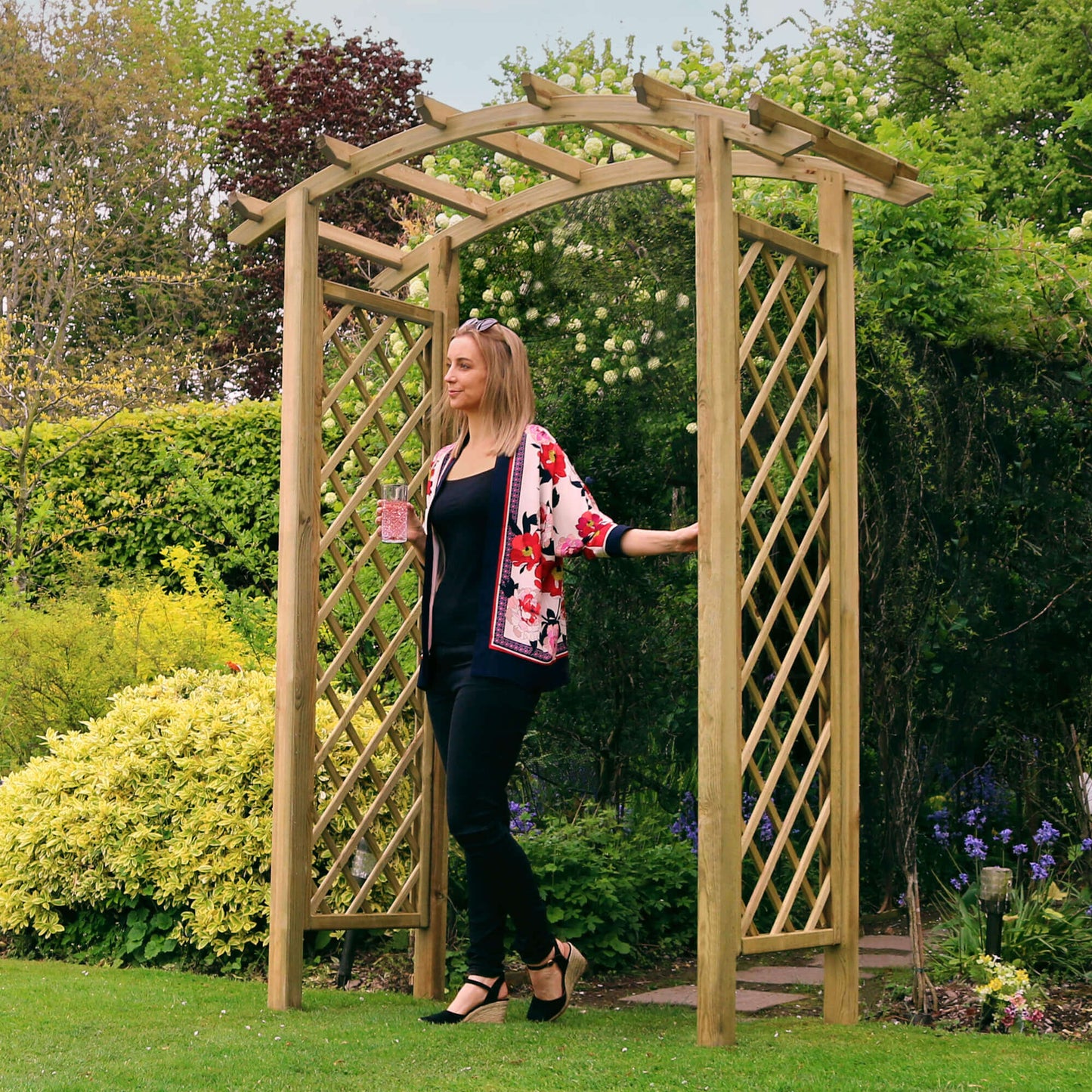 Cartagena Curved Top Garden Arch with Trellis