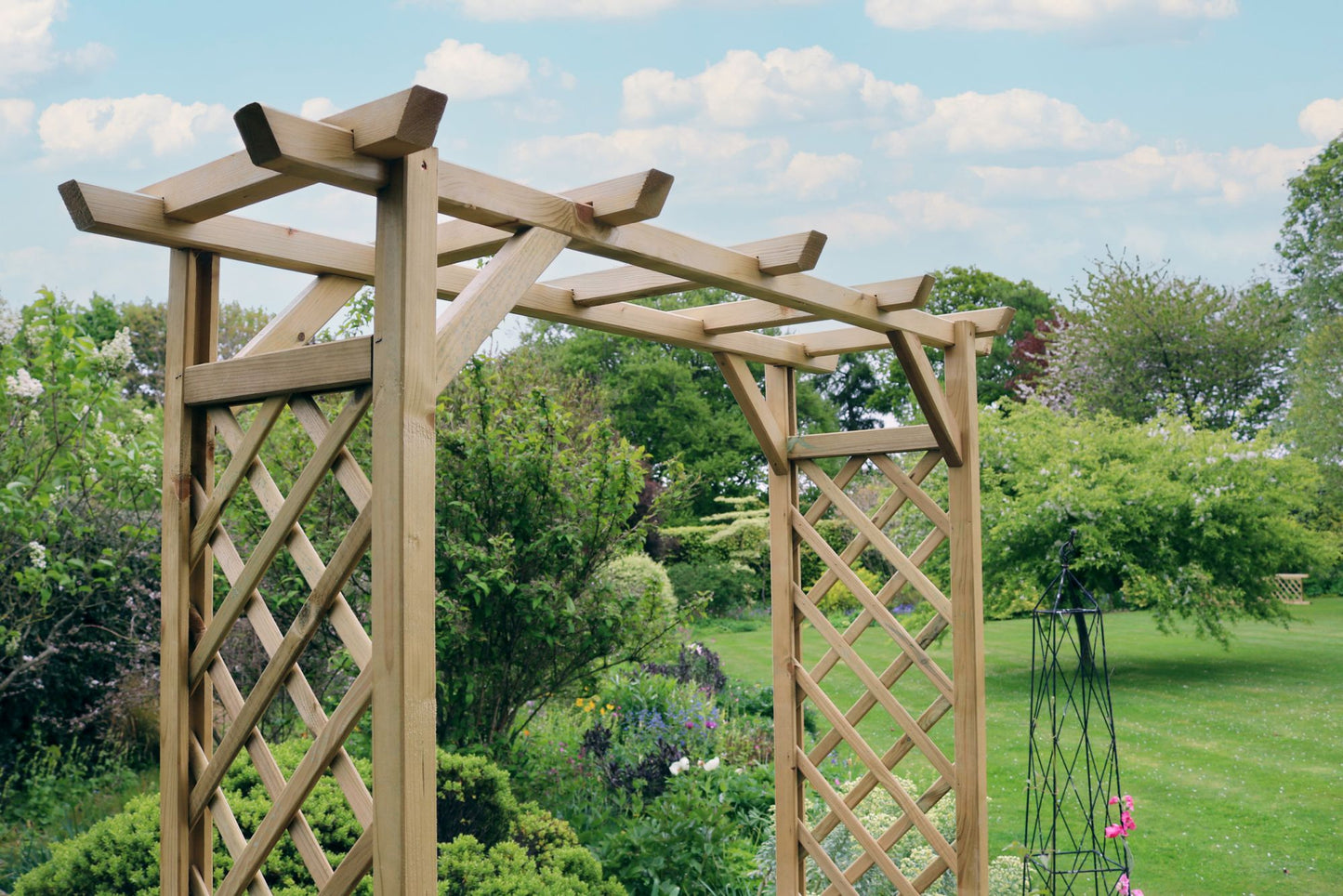 Coruna Flat Top Garden Arch with Trellis
